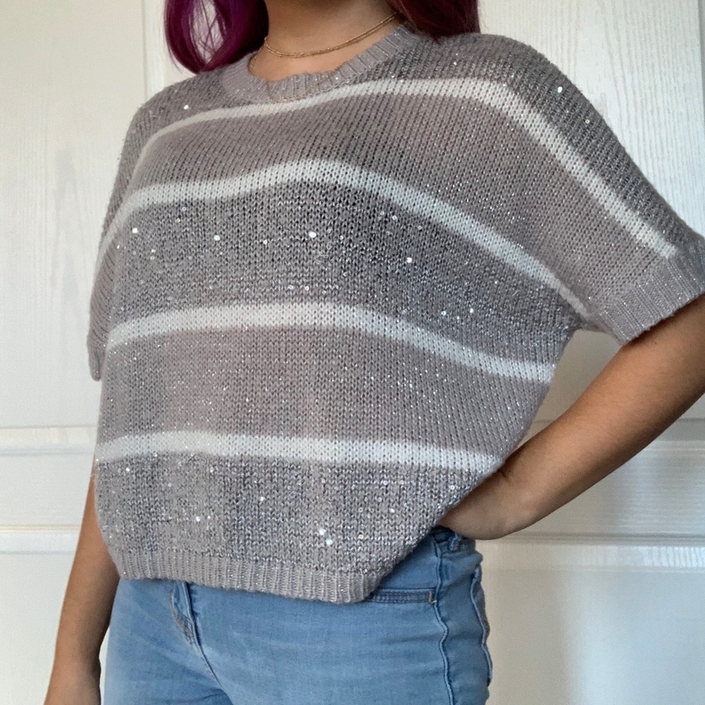 Est. 1989 Place grey w/ white knit shirt!!